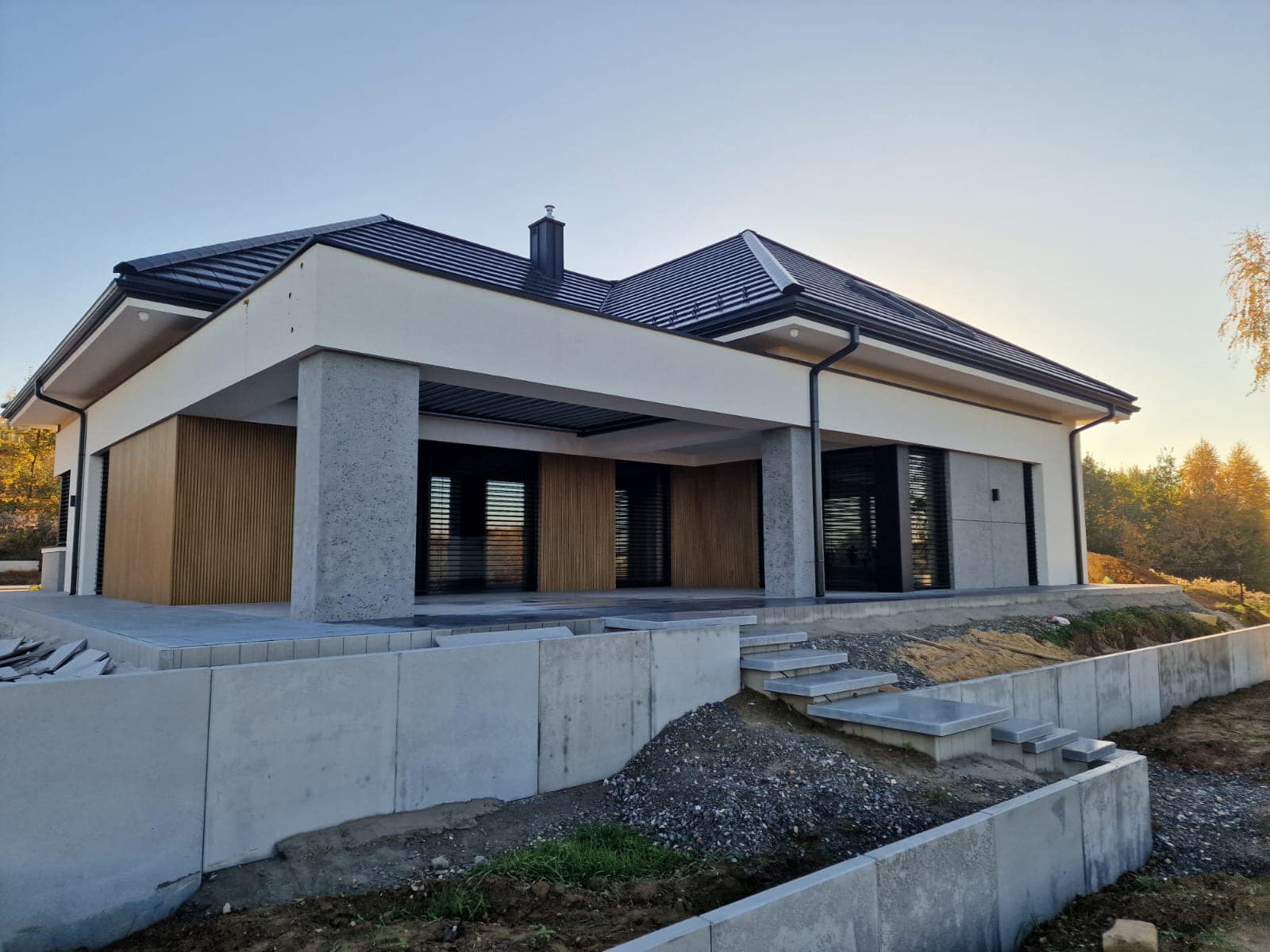 Schody lewitujące i nowoczesny taras