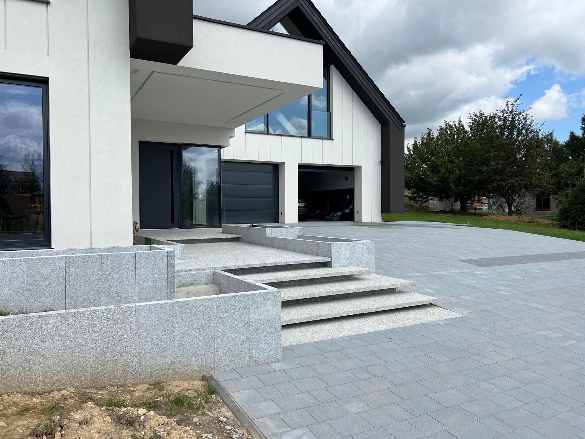 Kompleksowa Realizacja: Podjazd, Droga i Taras